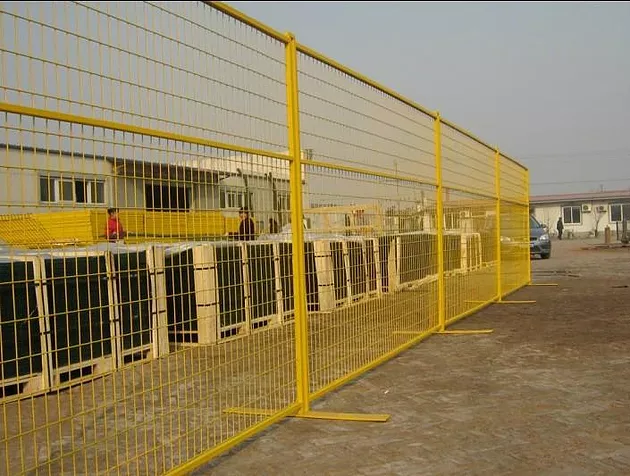  When setting up a temporary fence, which must meet the requirements