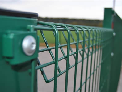 green roll top fence