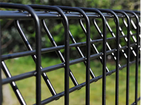 welded wire mesh fence