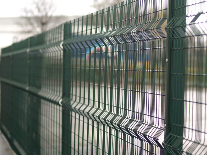 What are the advantages of the Welded Mesh Fence?