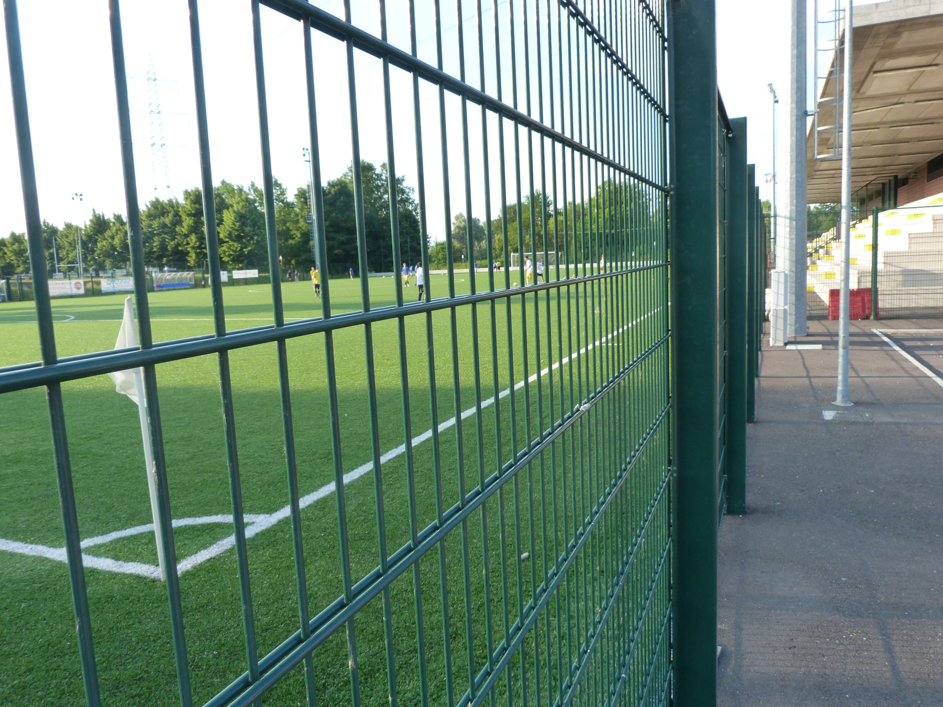 Installation of welded mesh fence