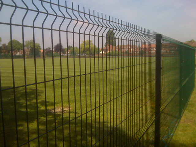 What is the advantages of welded wire mesh fence