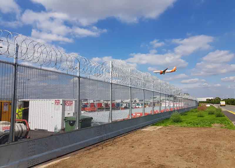What are the faults when using the chain link fence opportunity?