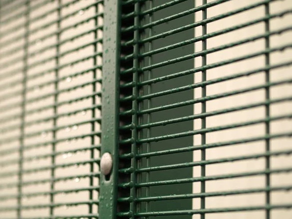 Precautions when purchasing mesh fence