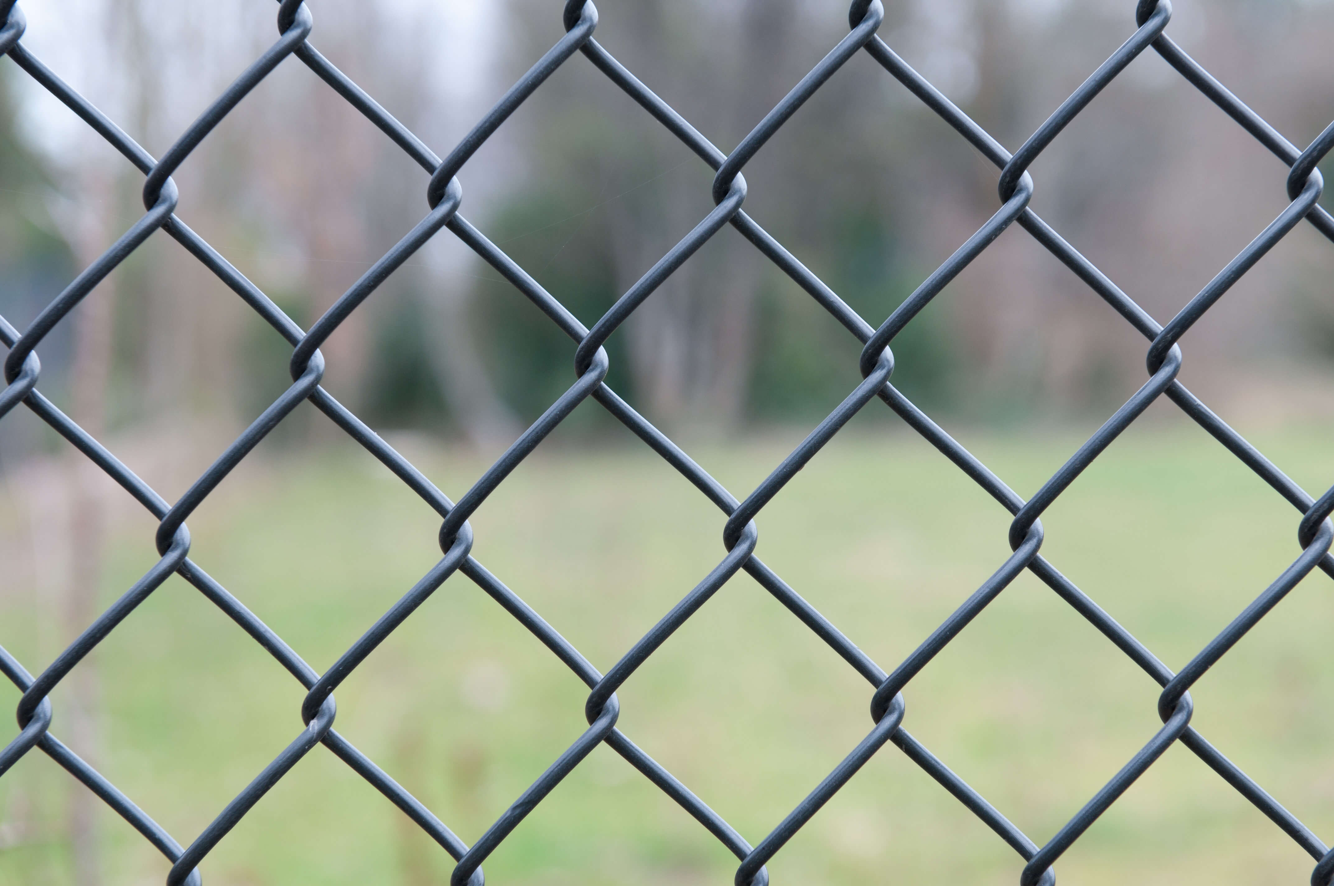 What kind of wire is suitable for the chain link fence