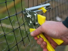 What are the advantages of barbed wire fences