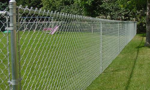 Chain link fences are widely used and are widely used