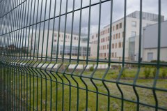 How to use the triangular bend fence