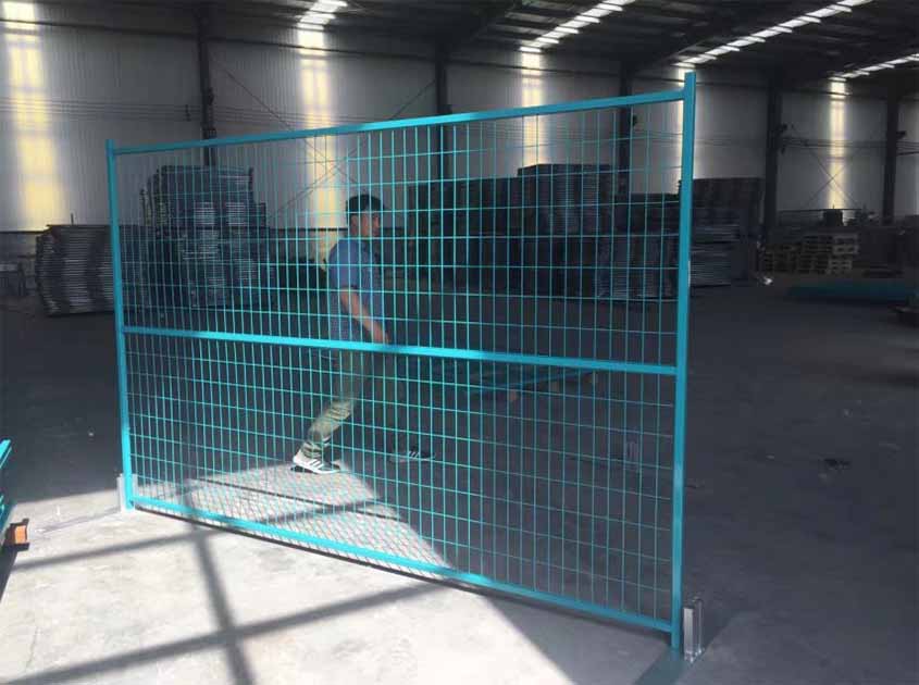 Material Selection and Durability Evaluation of Canada Temporary Fence