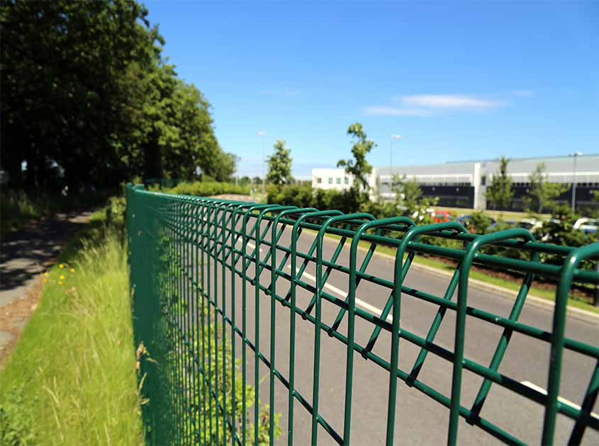 Roll Top Fence: Where Style and Security Dance in Perfect Harmony