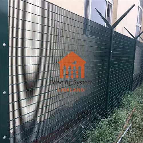 Cost-benefit analysis of Fence for prison construction