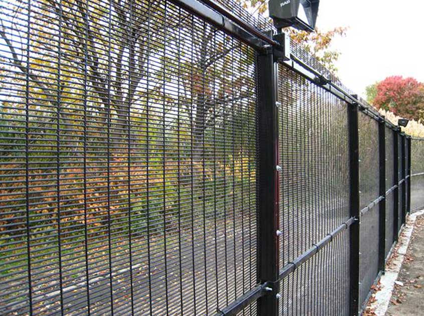 358 Security Fence – Maximum Security for Industrial and Government Projects