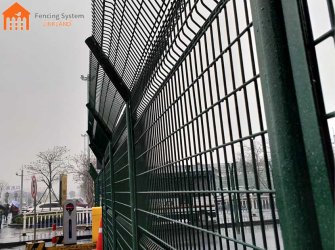 Galvanized Welded Wire Fence vs. PVC Coated Welded Fence: Which Is Better?